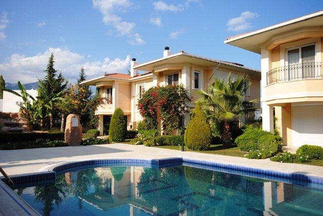 Doppelhaushälfte in Kemer: 120 m², 500 m zum Meer mit Pool - Main Image