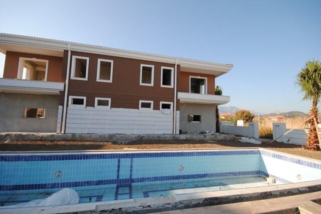 Doppelhaushälfte in Kemer: 180 m² mit Kamin und Pool - Main Image
