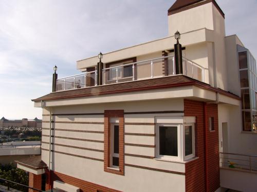Villa in Alanya: 224 m² mit 4 Schlafzimmern, 200 m zum Meer - Main Image
